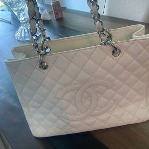 Chanel handbag. White, caviar leather tote.